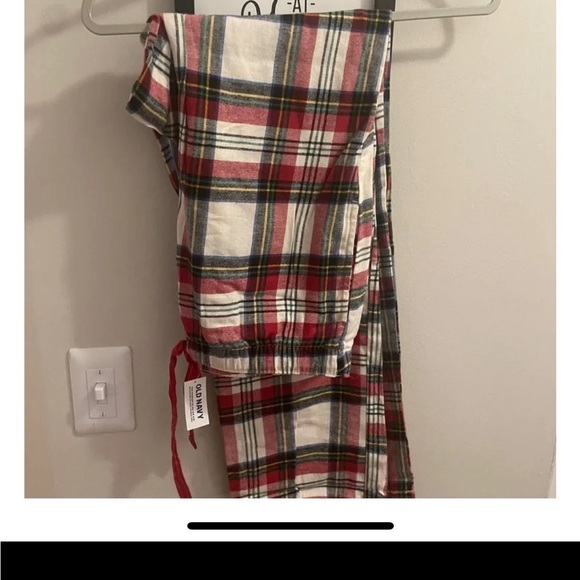 Old Navy Match the Fam Christmas PJs Men - Picture 2 of 2